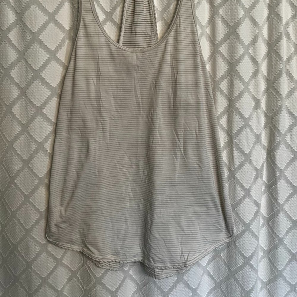 Lululemon white & gray striped racer back tank, size 8, good condition - Picture 4 of 5